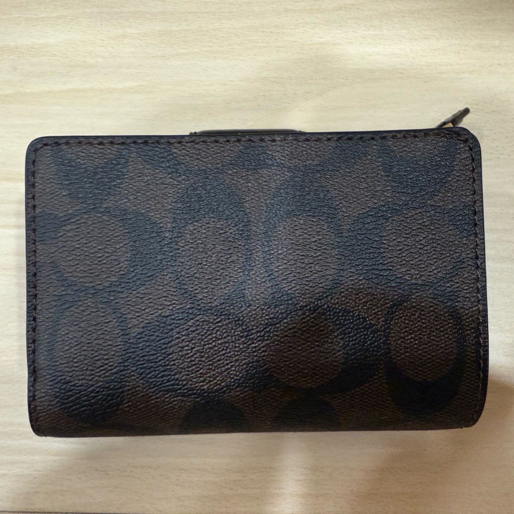 (NWT) Coach Medium Corner Zip Wallet In Signature Canvas - Picture 2 of 7